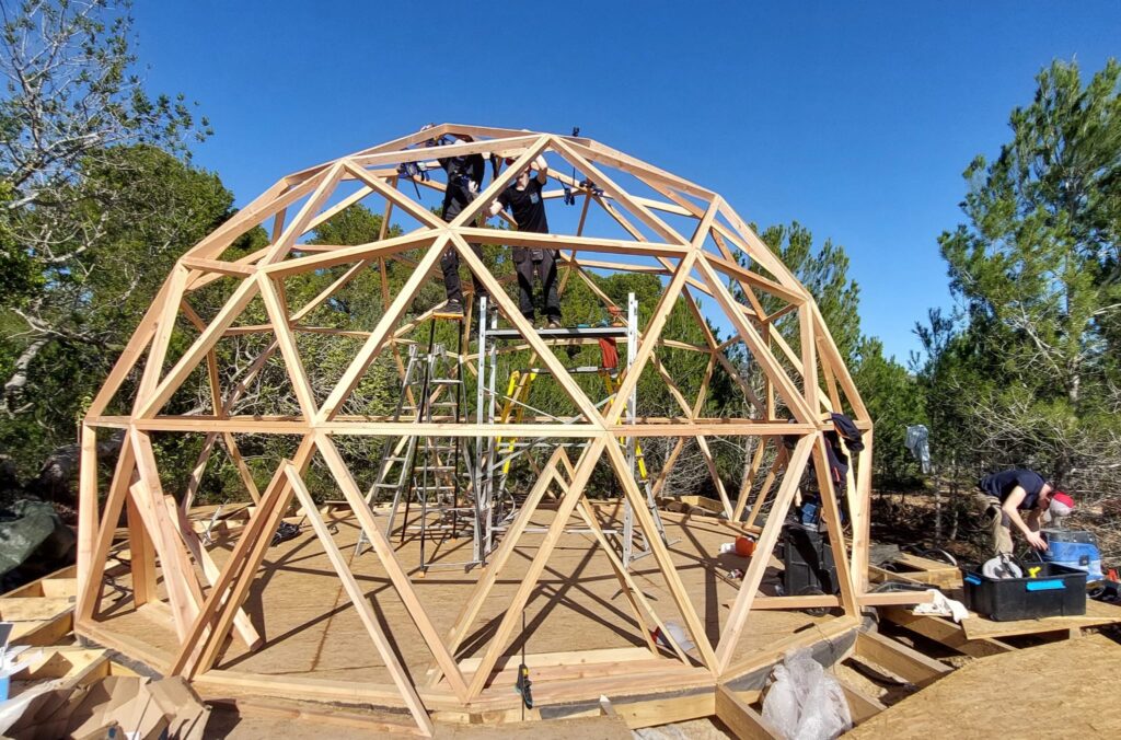 Construction dome en bois