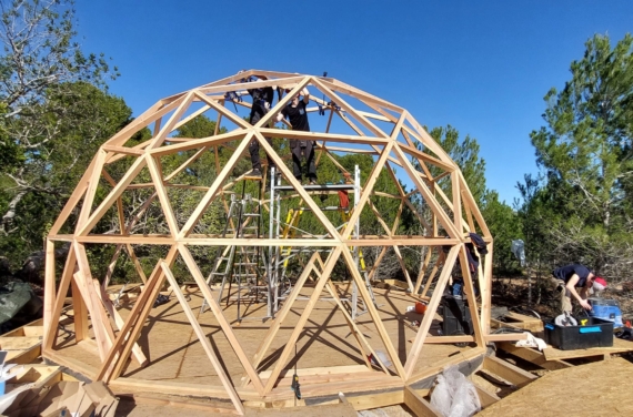 Construction dome en bois